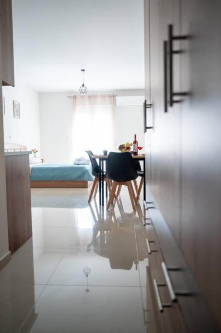 Anesis Airport Rooms 204 科洛皮奥 外观 照片